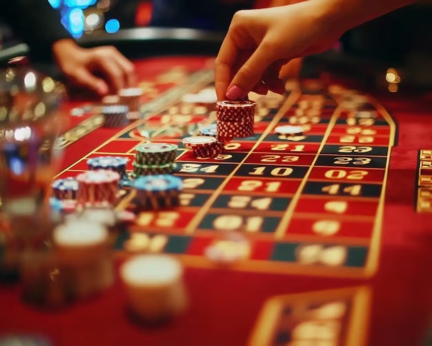 Katalog permainan Microgaming di logamwin menampilkan slot, permainan meja, dan permainan langsung dengan grafis HD